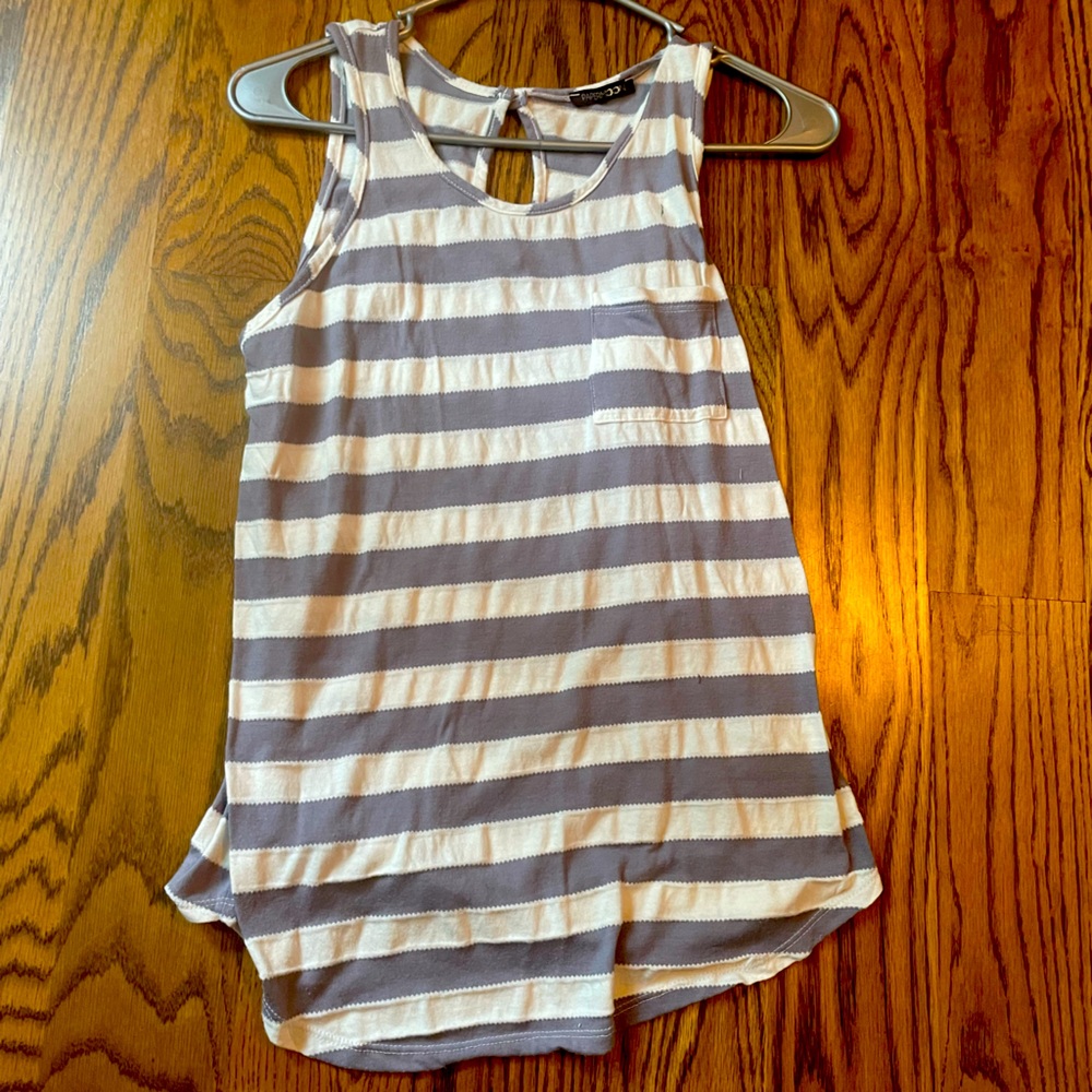 Cute summer tank. Long length is nice. Worn a few times.
